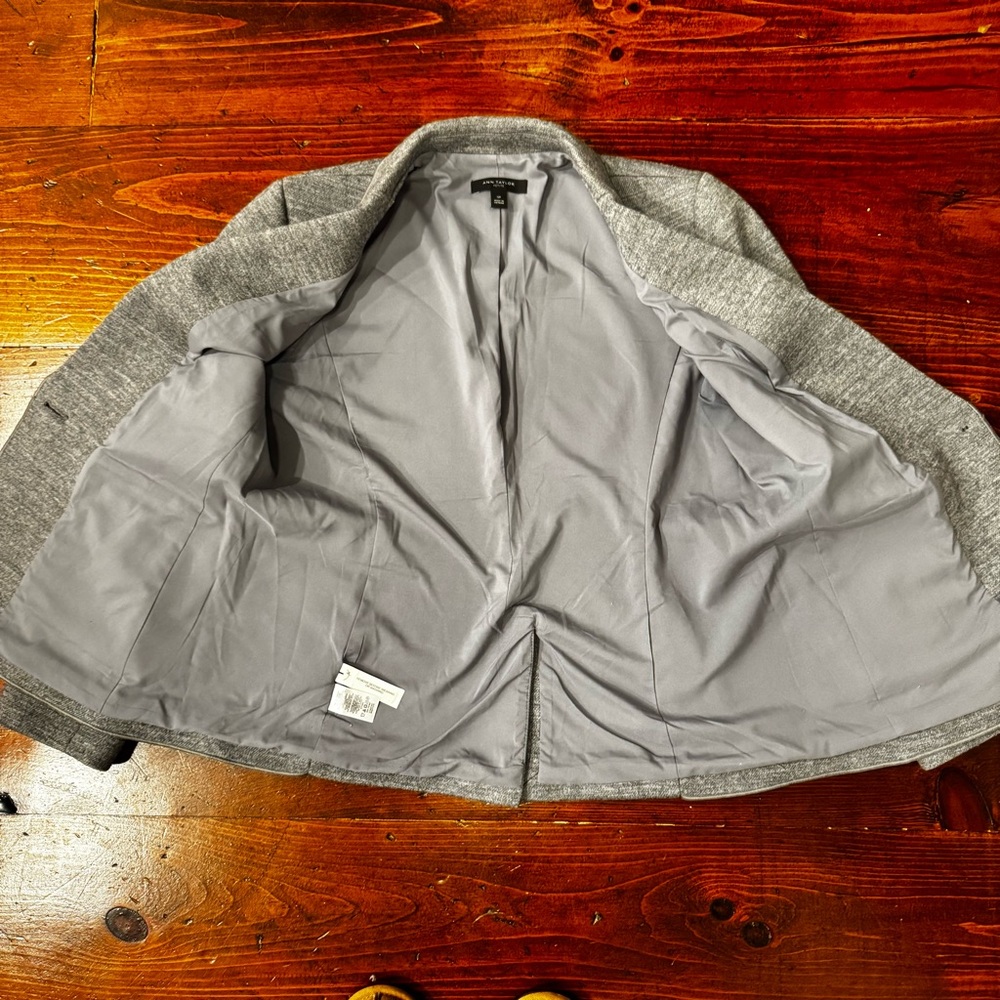 Ann Taylor Classic Charcoal Gray Blazer. Size 12 P - Picture 7 of 11